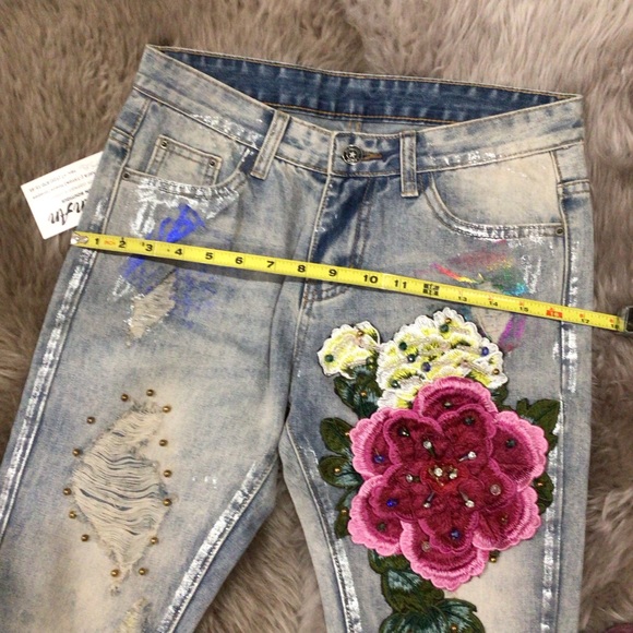 NWT Crazy 3D Embroidered Flowers beautiful jeans! - Picture 10 of 16